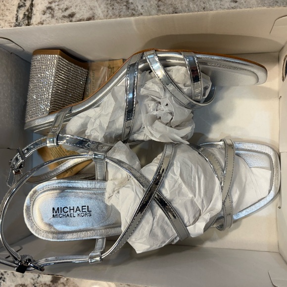 Michael Kors Silver Heeled Elegance - Picture 1 of 2
